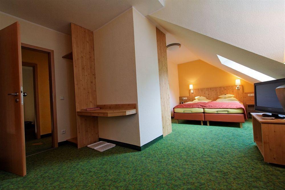 Hotel Und Landgasthof Zum Bockshahn Spessart  ภายนอก รูปภาพ