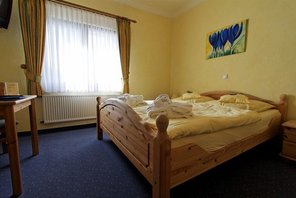Hotel Und Landgasthof Zum Bockshahn Spessart  ภายนอก รูปภาพ