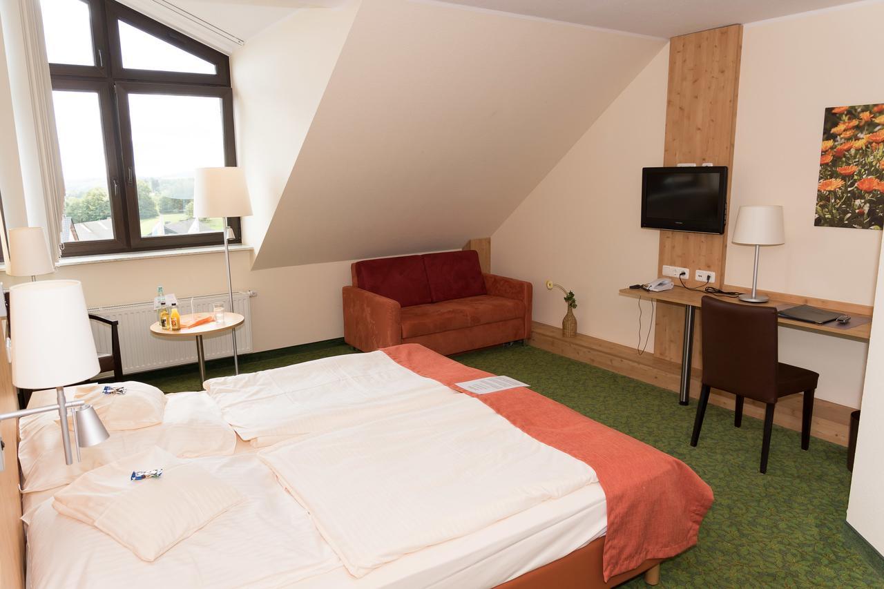 Hotel Und Landgasthof Zum Bockshahn Spessart  ภายนอก รูปภาพ