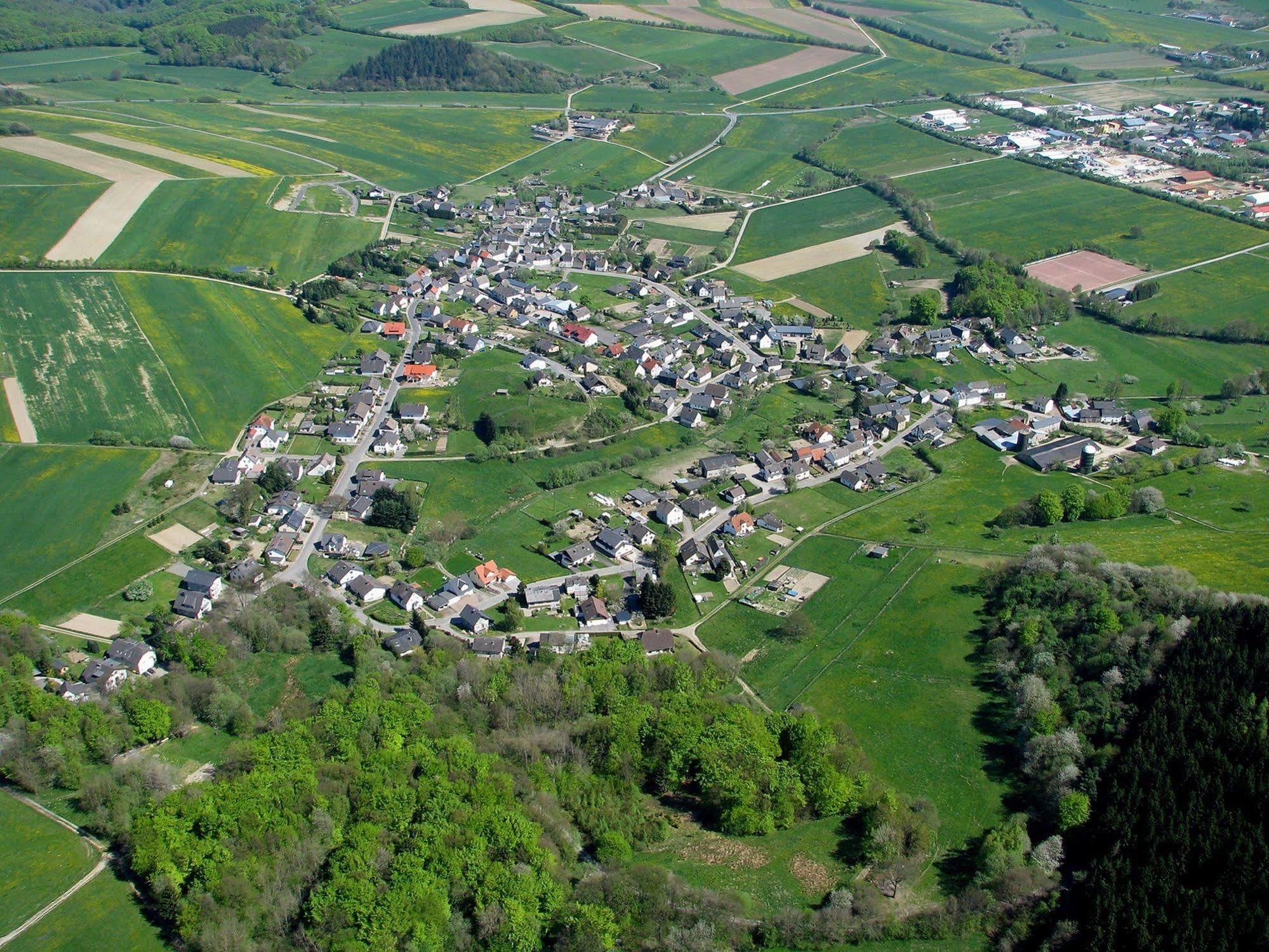 Hotel Und Landgasthof Zum Bockshahn Spessart  ภายนอก รูปภาพ