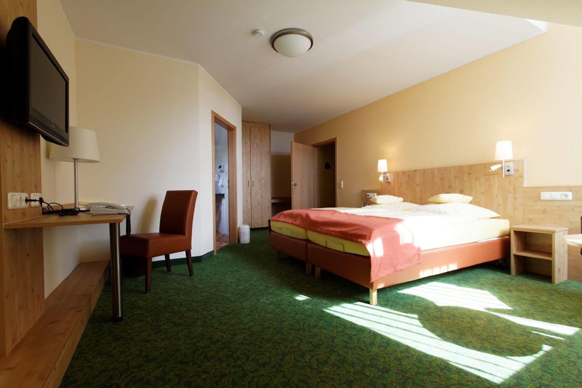 Hotel Und Landgasthof Zum Bockshahn Spessart  ภายนอก รูปภาพ
