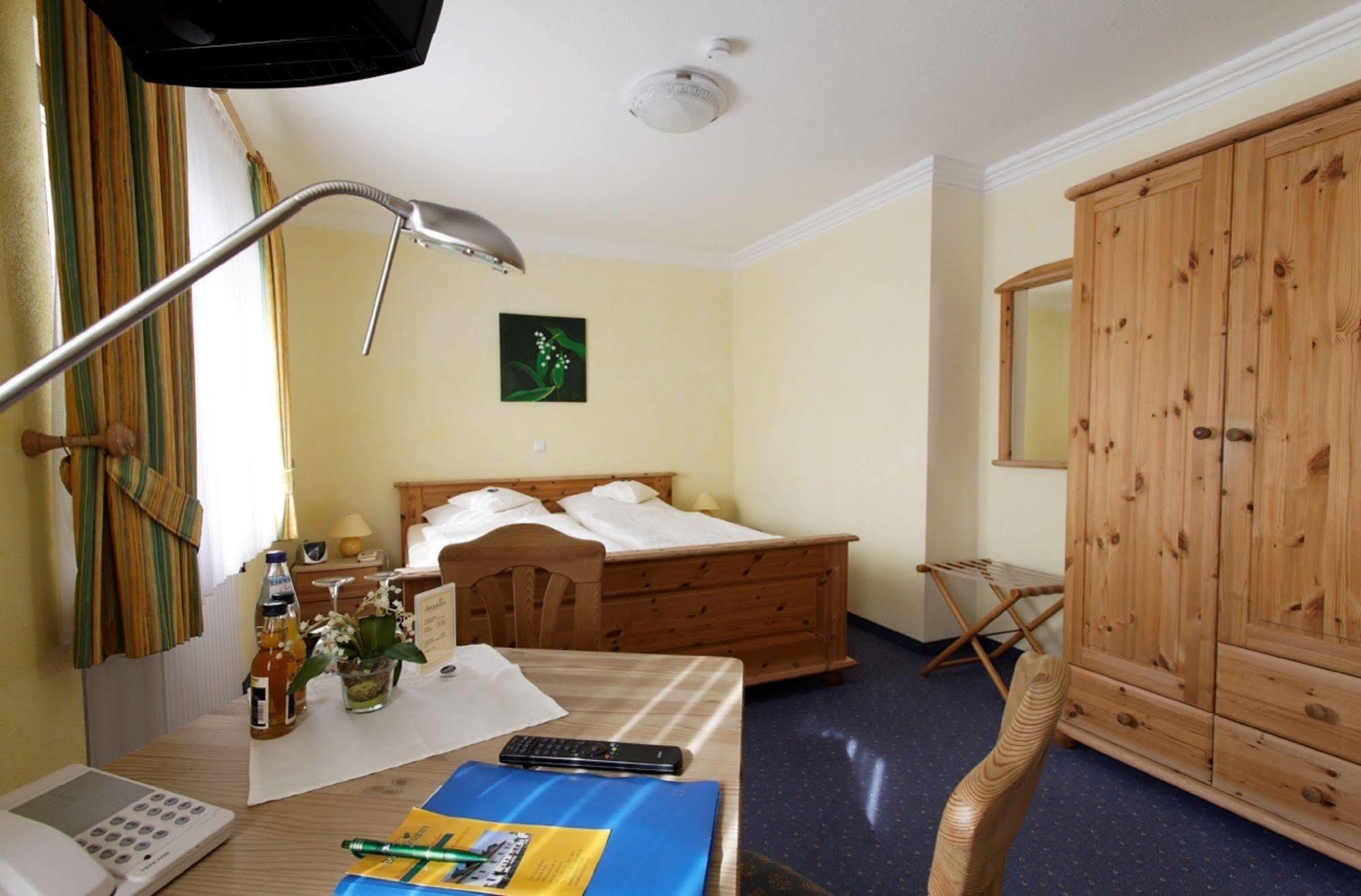 Hotel Und Landgasthof Zum Bockshahn Spessart  ภายนอก รูปภาพ