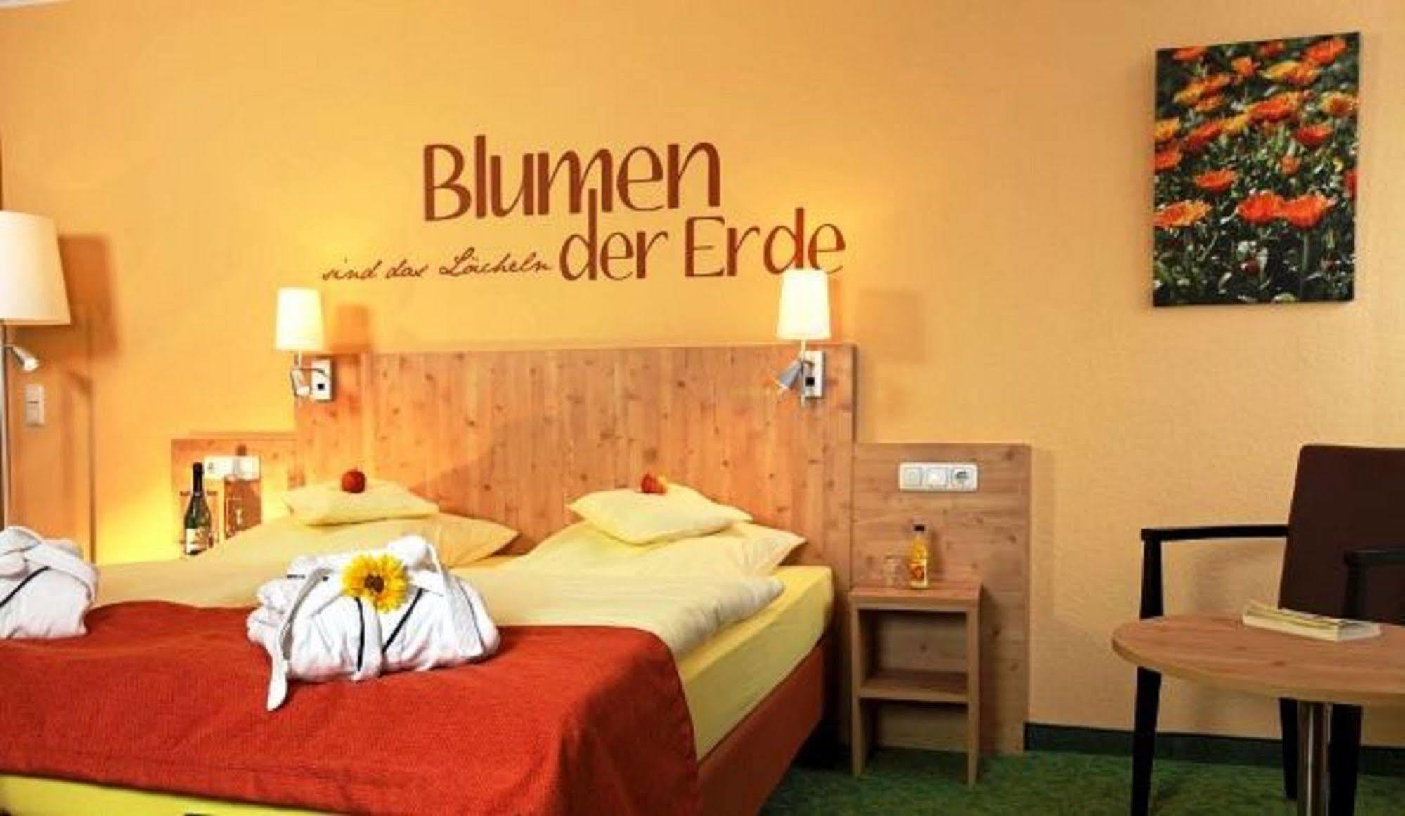 Hotel Und Landgasthof Zum Bockshahn Spessart  ภายนอก รูปภาพ